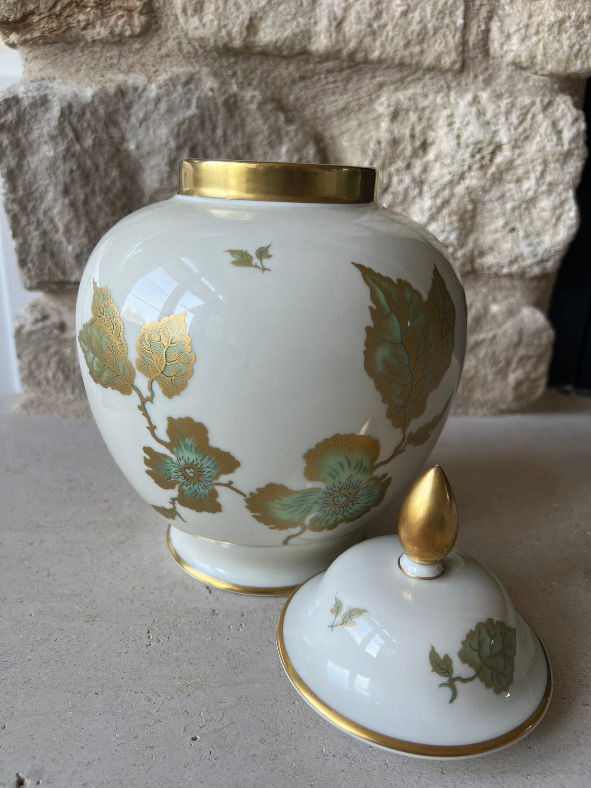     Gerold Porzellan botanical ginger jar with lid removed